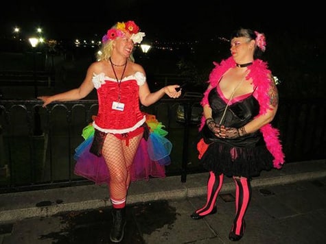 Top 10 Walking Tours Around the World 5 Two Chicks Walking Tours