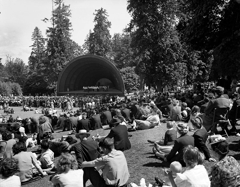 An Illustrated History of Malkin Bowl 8 Audience on the grass for a concert, 1940s. Photo by Jack Lindsay, City of Vancouver Archives #1184-1963.