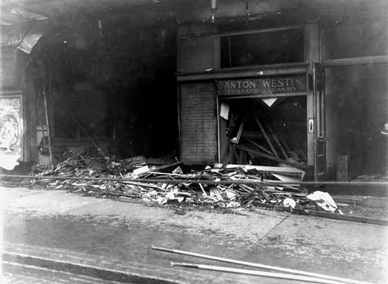 Vancouver's Royal Theatre bombing, 1933 3 Damage to the Royal Theatre, March 1933. Photo by Stuart Thomson, Vancouver Public Library #9116A.