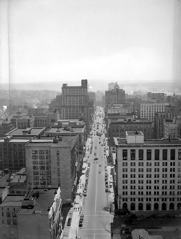 The Marine Building 4 Here's the view from the Marine Building looking towards Cambie on West Hastings in 1946. Don Coltman, City of Vancouver Archives #586-4591.