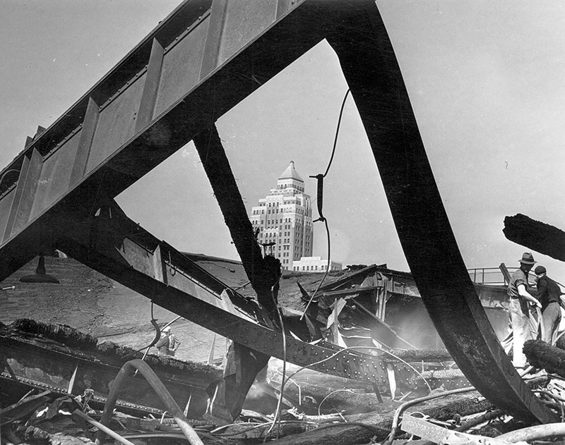 The Marine Building 5 The Marine Building has witnessed some history over the past 88 years. Here it is through the charred remains of the CPR's Pier D, which was destroyed in a spectacular fire in 1938. Photo by Stan Williams, City of Vancouver Archives #Can P61.2.